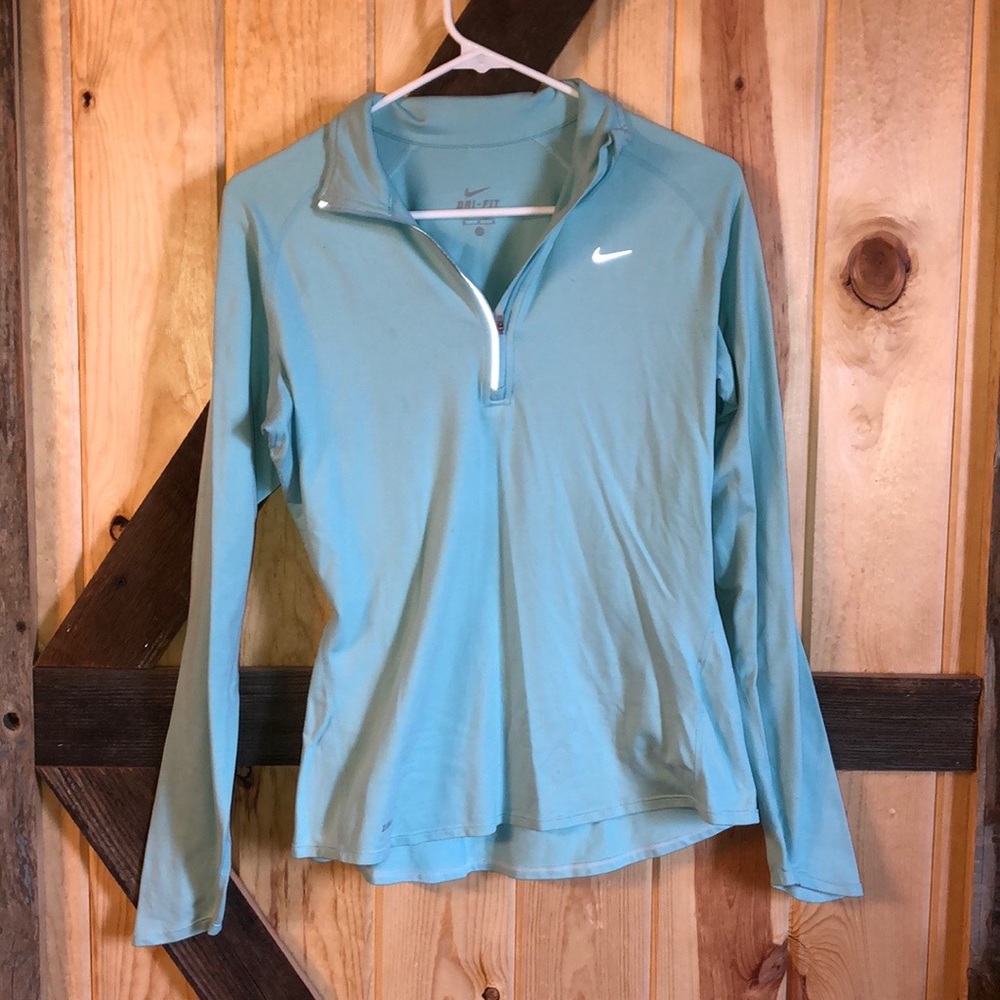 Nike dry fit long sleeve top.